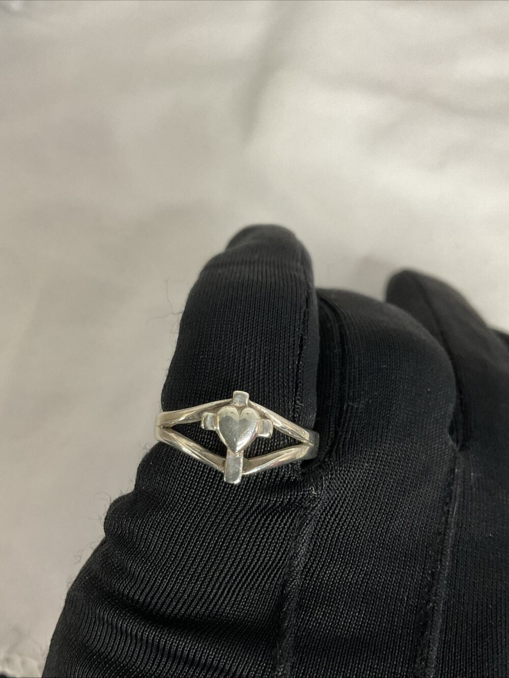 JAMES A ERY STERLING SILVER HEART CROSS RIMG SZ 6
